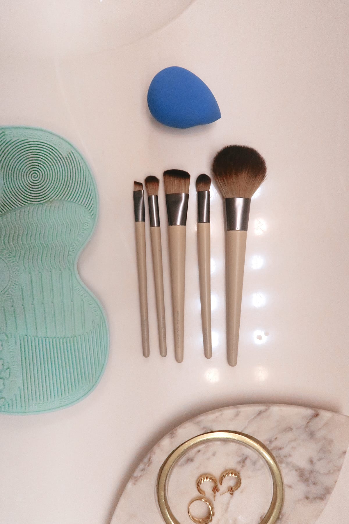How to clean your makeup brushes and beauty blender